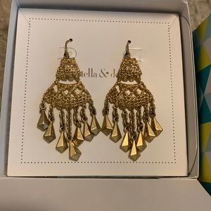 Stella & Dot gold drop earrings